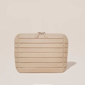 Parallelle The Small Bisque Traveller toiletry bag